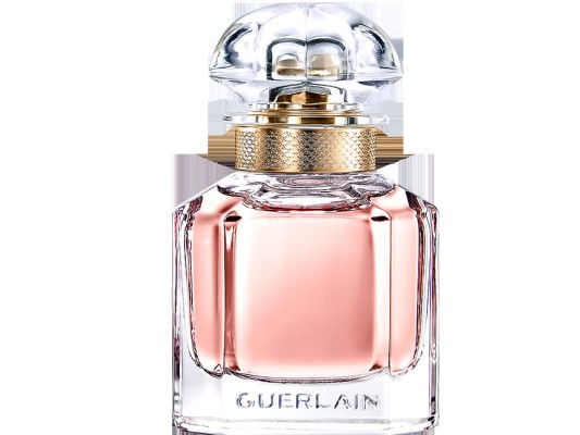 Mon Guerlain. Un homenaje a la feminidad de hoy en día: una feminidad fuerte, libre y sensual, inspirada por Angelina Jolie. Esta fragancia oriental fresca y sublime reúne notas excepcionales: lavanda Carla de la Provenza, jazmín de la India, sándalo de Australia y vainilla Tahitiense de Papua Nueva-Guinea.