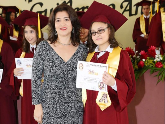 Entrega de títulos Mayan School II parte