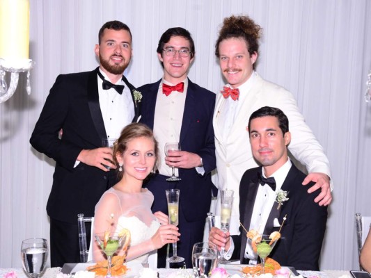 La boda de Ashley Rodgers y Cameron McNab