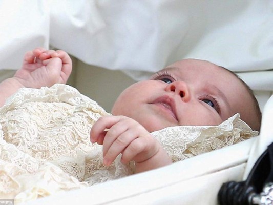 Por suerte para William y Kate, la princesa Charlotte duerme toda la noche, contrario a su hermano George.