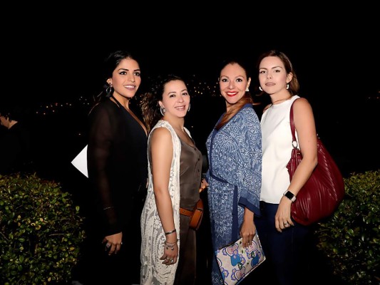 Carmen Danzilo, María José Aberración, Claudia Fonseca y Kirs Galeano (fotografías: Hector Hernández)