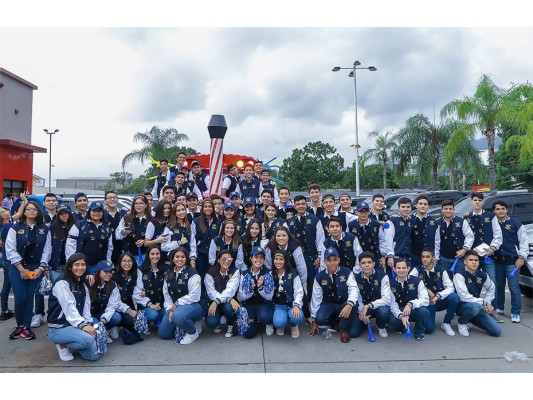 Así fue el seniors entrance de la Academia Americana