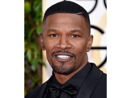 Jamie Foxx. A los siete meses de edad, sus padres se divorciaron y fue trasladado con sus abuelos, quienes decidieron cuidar de él y criarlo de la mejor manera.