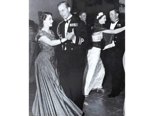 En 1949, Felipe regresó a la marina y se tuvo que trasladar a Malta. Su esposa fue a verlo repetidas veces.