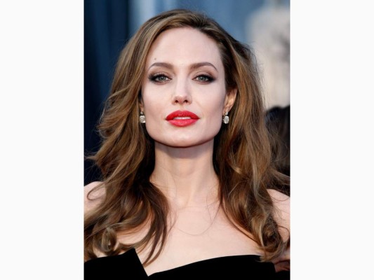 Angeline Jolie en su juventud contrató un asesino a sueldo para que la matara luego se arrepintió