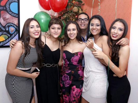 Andrea Alvarado, Sara Gómez, Graciela Castillo, Gianfranco Rizzo, Alexia Mejía y María Esther Motiño. Foto: Alex Muñoz