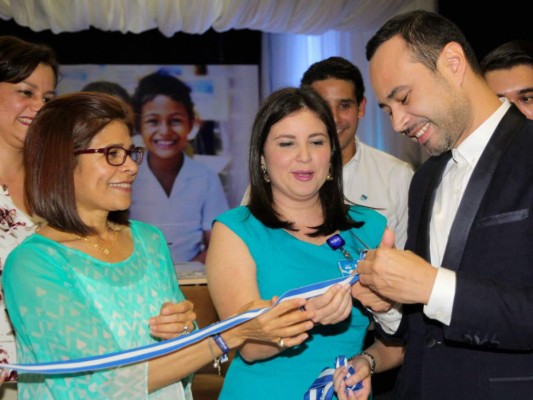 Lanzamiento de 'Una Camisa Blanca para Honduras'