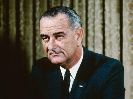 6. Entre los presidentes más ricos encontramos a Lyndon B. Johnson (1963-1969), en sexto lugar, pues no sólo tenía tierras, sino que también era el dueño de una estación de radio y televisión en Austin, Texas; además, fue el primer mandatario que tuvo un avión propio. Su fortuna se estimó en 108 millones de dólares.