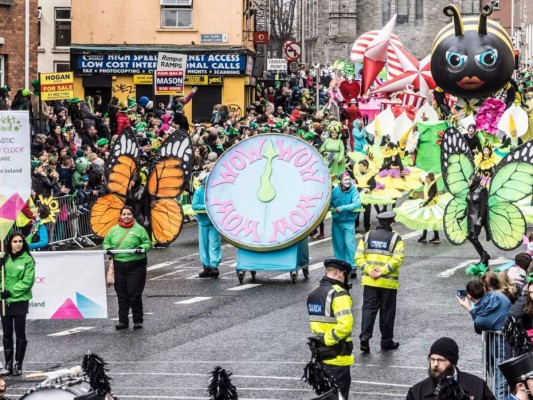 El gobierno de Irlanda canceló los desfiles del Día de San Patricio en Dublín. <br/>Asimismo, en Boston, una ciudad con un gran porcentaje de irlandeses americanos, también se canceló cualquier tipo de desfile por esta fecha.