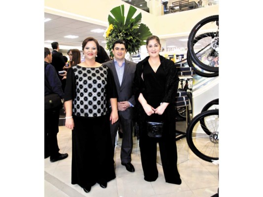Grupo Unicomer inaugura moderna tienda La Curacao