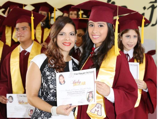 Entrega de títulos Mayan School II parte