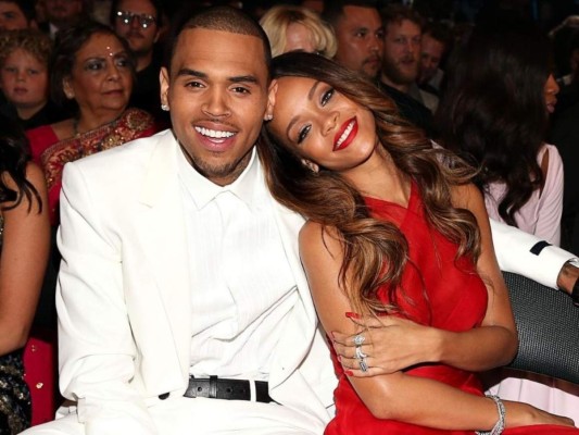 Rihanna confiesa haber perdonado y amar a Chris Brown