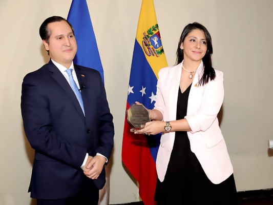 Bienvenida al embajador de Venezuela