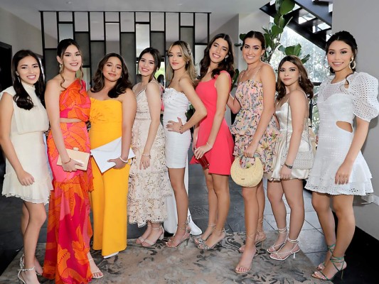Sofía García, Isabella Castillo, Luna Ayala, Ana Ajuria, Mafer Berrios, Fabiana Irias, Natalia Navarro, Valeria Betancourth y Sofía García