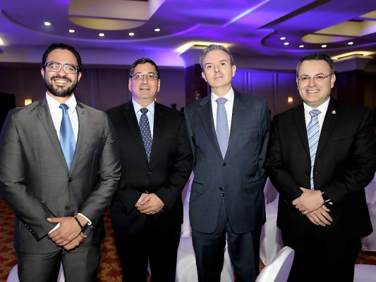 Entrega de Premio Presidencial Orquídea Empresarial a Emgahsa