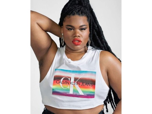 Por otro lado Jari quien es parte del movimiento #BlackLivesMatter y la comunidad afrodescendiente compartió una serie de fotografías donde se muestra con una botella de champagne frente a un cartel con su imagen y el logo de la marca.<br/>