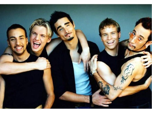 Backstreet Boys interpretan 'I want it that way' con instrumentos de juguetes