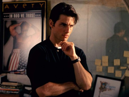 3. JERRY MAGUIRE (1996) Para los que necesitan salir de su zona de confort, llenarse de valor para intentar cambiar las cosas y atreverse a perseguir sus objetivos, esta película puede ser de gran inspiración. Jerry Maguire (Tom Hanks) es uno de los empleados más exitosos de una prestigiosa agencia dedicada a la promoción de deportistas. Su vida transcurre “felizmente” hasta que la vida le enseña que las personas son más importantes que el dinero. Jerry es despedido y abandonado por sus amigos. No le queda entonces más remedio que partir de cero, con un futbolista de segunda como único cliente y una madre soltera como secretaria. Disponible en Amazon Prime