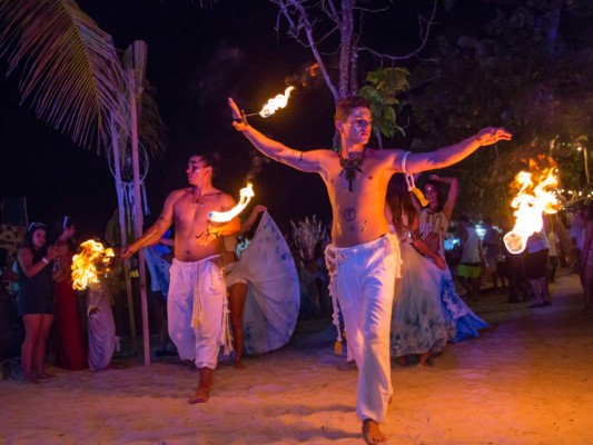 Corona le regaló a Honduras un espectacular Summertime Sunset Roatán 2018