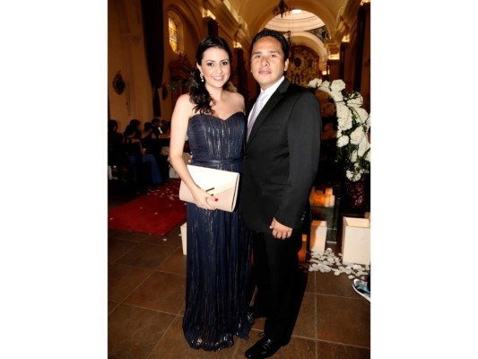 José Jarquín y Julissa Ustariz celebran fiesta nupcial