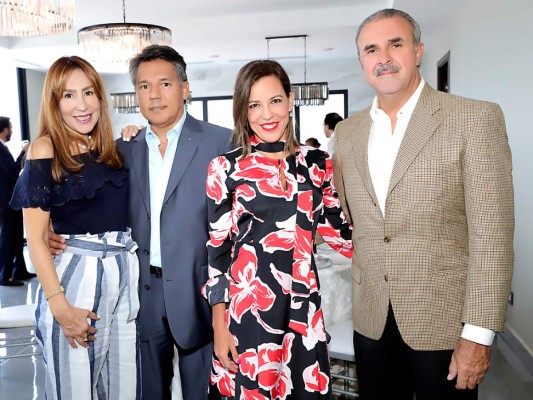 Ana Cristina y Alberto José Scott celebran el bautizo de su hija Mia