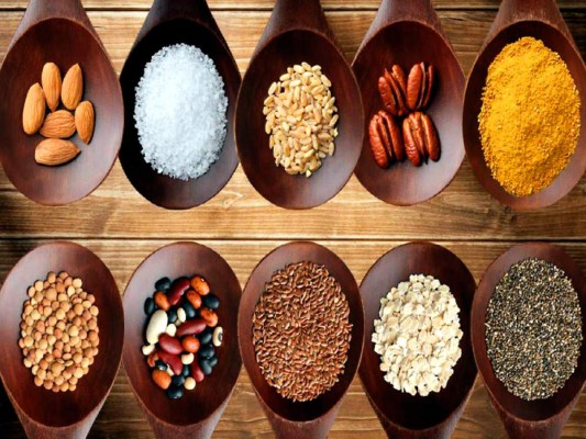 Granos integrales. Son una alternativa muy saludable, nutritiva y sobre todo muy rica en fibra, indispensable en el metabolismo, la salud digestiva e intestinal y en el adelgazamiento