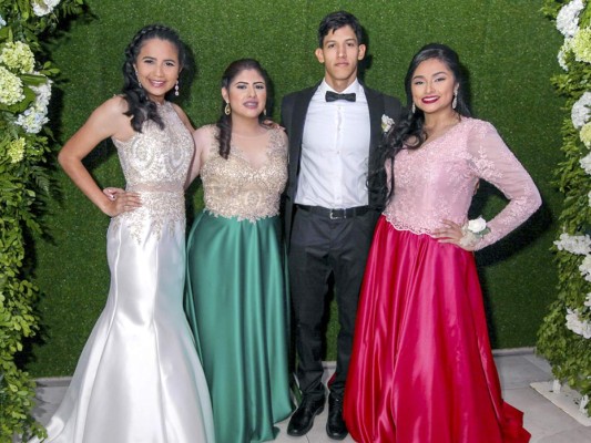 La gala 'Noche de Estrellas' de la Agape Christian Academy  