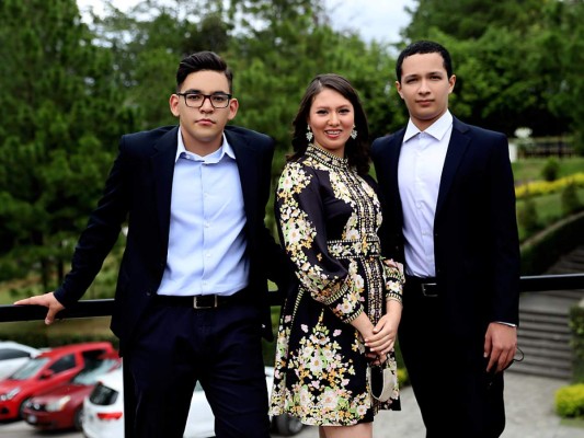 Elmer Caceres, Laura Daniela y Israel Ezequiel