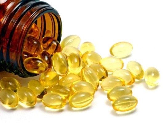 Aceite de vitamina E: El aceite de vitamina E es un antioxidante y hará que tus cicatrices se desvanezcan; reparará el tejido dañado por lo que la apariencia de cada cicatriz mejorará.