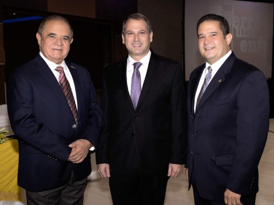 Club Rotario reconoce a destacados empresarios de C.A.  