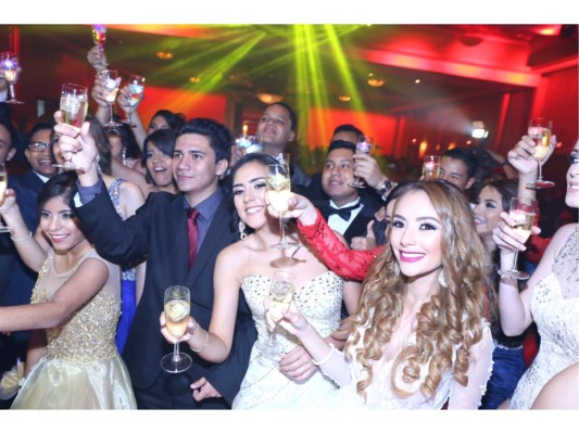 Mayan School celebra su prom al estilo los Oscar