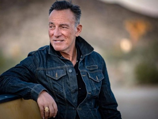12. Bruce Springsteen: El cantante estadounidense ha destacado por sus distintas obras musicales y por sus 20 Grammys.