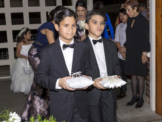 Roberto Ferrufino y Gabriela Alvarado celebran boda eclesiástica   