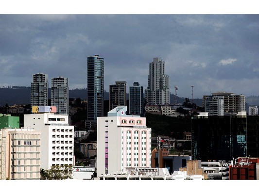 El skyline es dibujado desde hace poco más de una década por edificios que se levantan como símbolo del crecimiento y modernismo de la capital hondureña