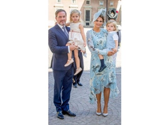 Chris O’Neill<br/><br/>El esposo de la princesa Magdalena de Suecia renunció a todos los títulos que le ofrecía su suegro tras su matrimonio en 2013. Su razón no fue tanto el amor, sino la indepenencia monetaria de sus negocios.