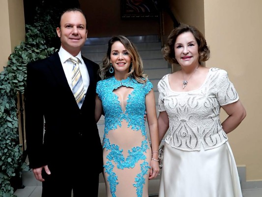 Christian Guevara y Yamileth Hilsaca celebran su boda civil  