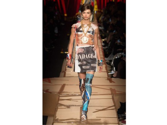 Pasarela Moschino otoño 2017