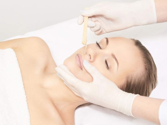Se puede utilizar en varias zonas del cuerpo como en el rostro, brazos, abdomen y piernas. ¡Inténtalo!
