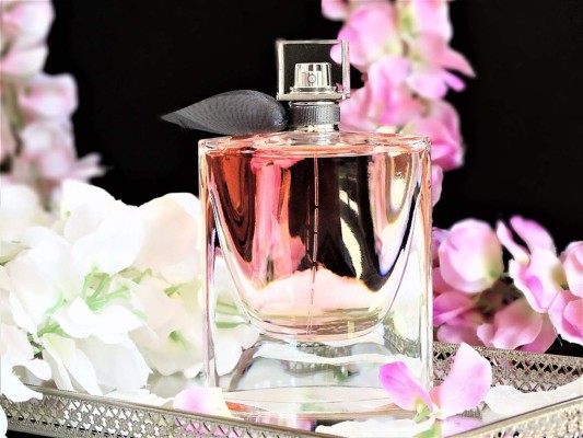 ¡Cuánta emociones es capaz de despertar una fragancia! Magia envuelta en delicados y poderosos frascos para ella y para él. En Perfumería Magie Encontrarás la que mejor se adapte a tu personalidad y la de quien amas. Aquí, repasamos las más deseadas de la temporada. ww.perfumeriamagie.com