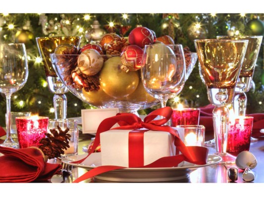 Queremos compartirte algunos detalles para que decores tu mesa de Navidad y no olvides que Eleganza y Estilo, te regalan la mesa de tus sueños, toma algunas ideas de nuestra galerìa y participa del concurso para que ganes un full table setting ¡Que comiencen las fiestas!