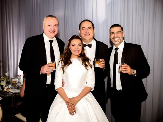 Vladimir Betancourt y Claudia Ramos celebraron junto a los suyos una inolvidable fiesta por su matrimonio