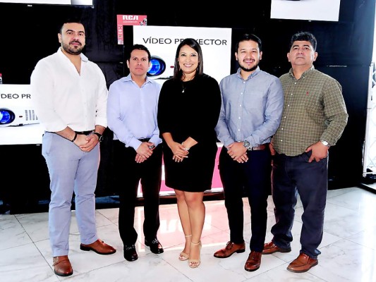 Roberto Castro, Ronal Fúnez, Larissa Cabrera, Alejandro Alvarado y Juan Ramón Pineda.