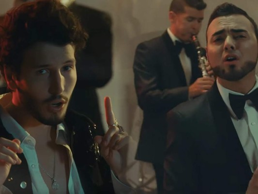 Sebastián Yatra y Banda El Recodo <br/>Quizás no era tan conocido lo versátil que podría ser Sebastia Yatra, a un par se nos salieron los ojos de sorpresa cuando se estrenó el tema ''Consecuencia De Mis Actos'' colaboración con la popular Banda El Recodo, gran sorpresa musical.<br/>
