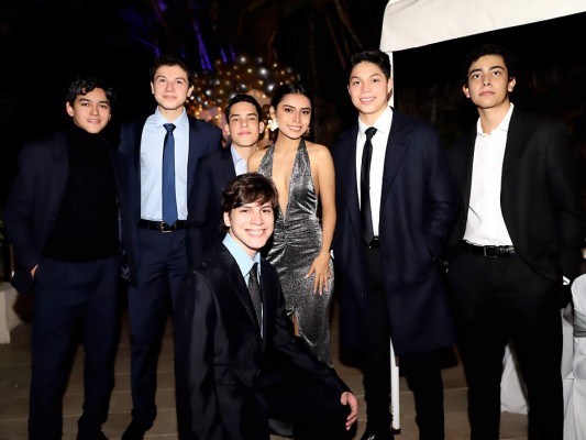 Ricardo García, Saúl Elvir, Leonardo Fernández, Mía Juárez, Ángel Bustillo, Darwin Romero y Tarek Dacarett