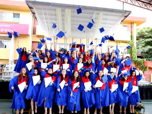 Graduación seniors 2016 del Centro Escolar Antares