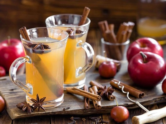 Sidra de manzana casera.