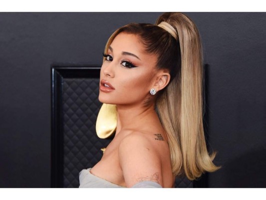 4. Ariana Grande gana por publicación 853.000 dólares.