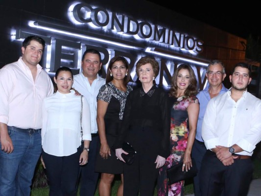 El cóctel inaugural de Condominios Terranova