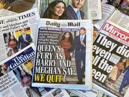 16. 'Los ayudantes nerviosos del Palacio de Buckingham descartaron su declaración original y publicaron un breve comunicado de prensa quince minutos después de que los Sussex publicaran la suya', según Finding Freedom.