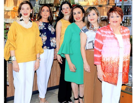 Marlen Chahín, Sandra Canahuati, Jessica Abufele, Carolina Canahuati, Elena Faraj y Lorraine Miselem.